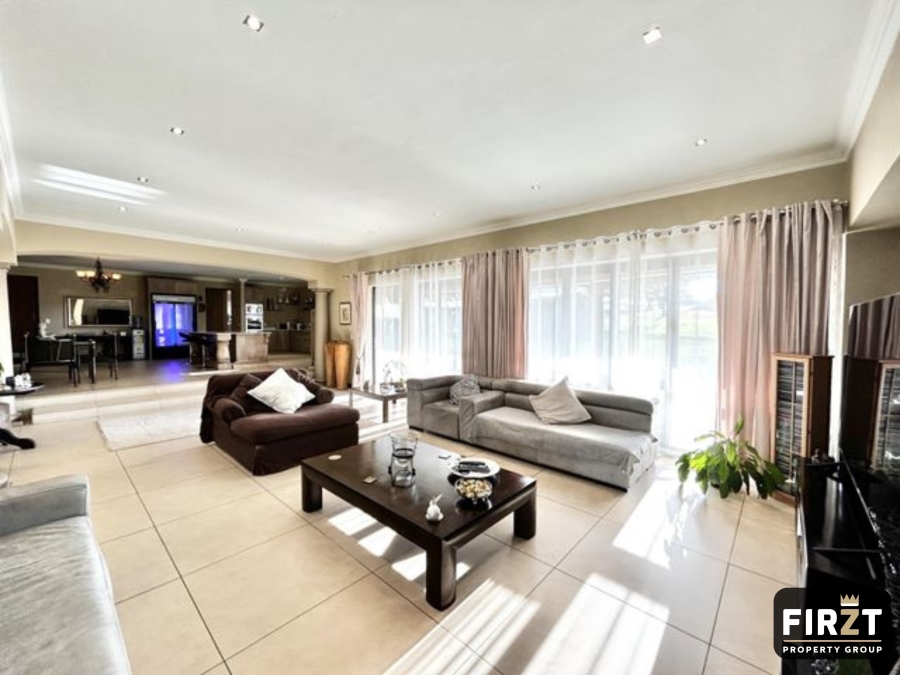 5 Bedroom Property for Sale in Blue Valley Golf Estate Gauteng