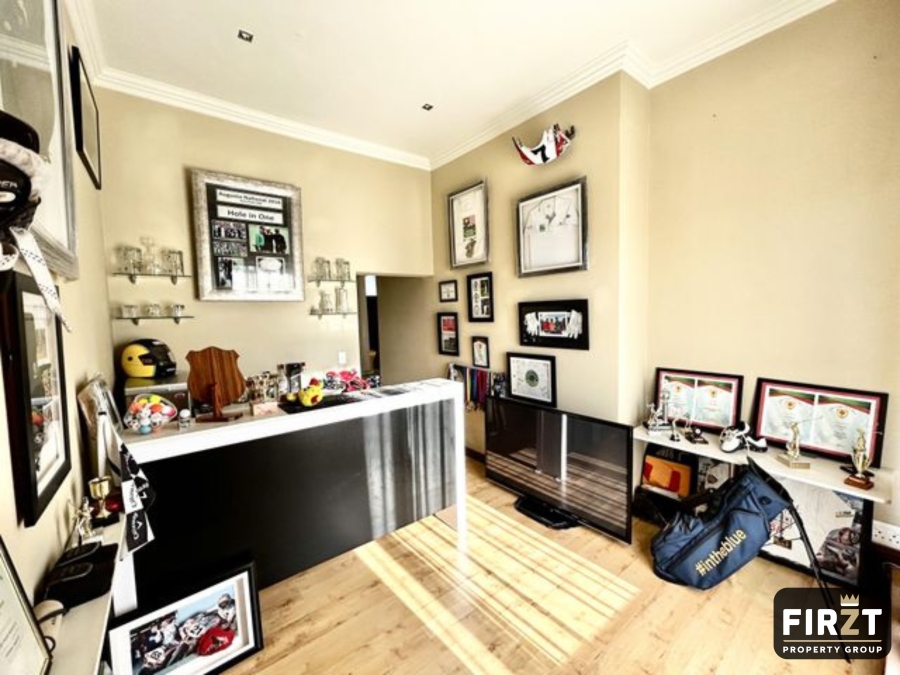 5 Bedroom Property for Sale in Blue Valley Golf Estate Gauteng