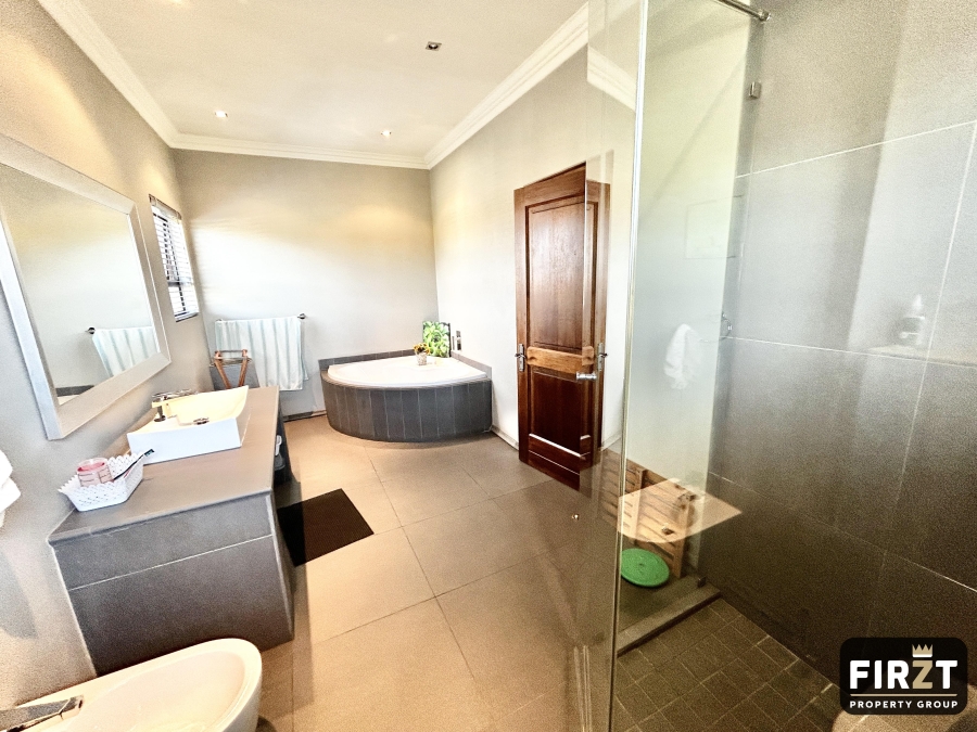 5 Bedroom Property for Sale in Blue Valley Golf Estate Gauteng