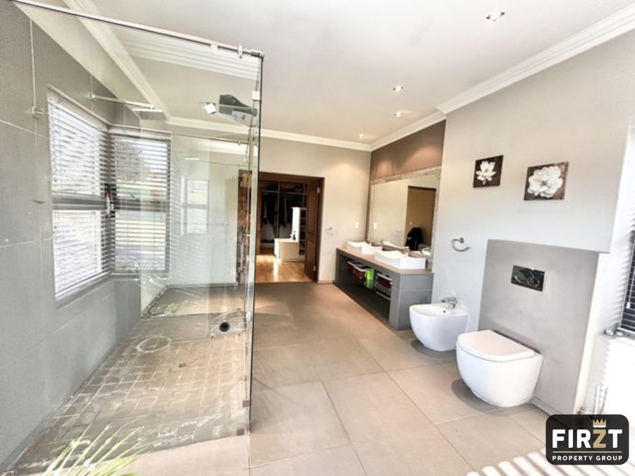 5 Bedroom Property for Sale in Blue Valley Golf Estate Gauteng