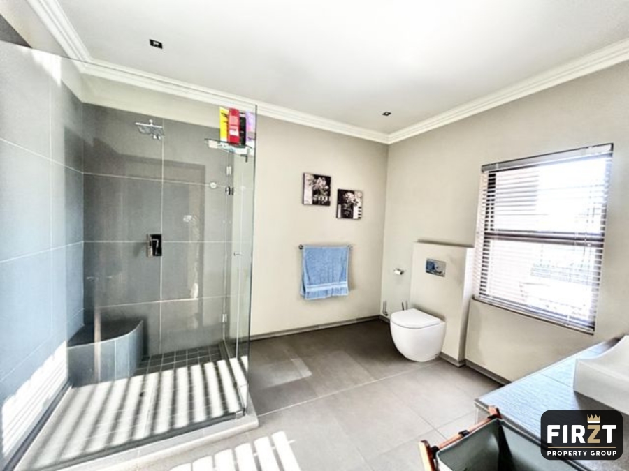5 Bedroom Property for Sale in Blue Valley Golf Estate Gauteng
