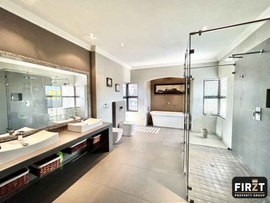 5 Bedroom Property for Sale in Blue Valley Golf Estate Gauteng