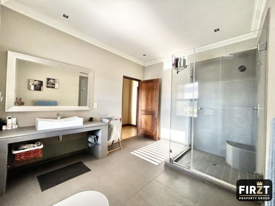 5 Bedroom Property for Sale in Blue Valley Golf Estate Gauteng
