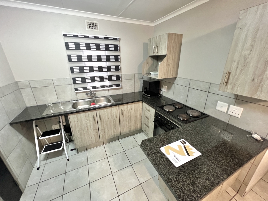 2 Bedroom Property for Sale in Heuweloord Gauteng