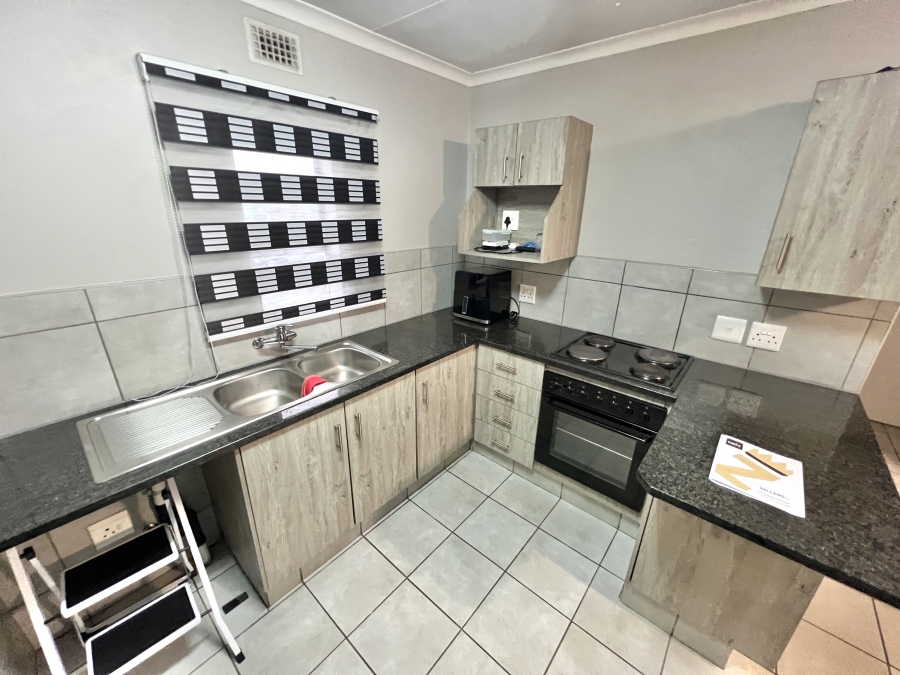 2 Bedroom Property for Sale in Heuweloord Gauteng
