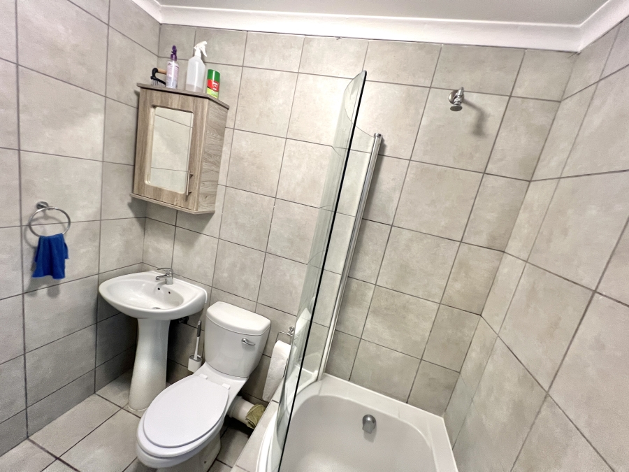 2 Bedroom Property for Sale in Heuweloord Gauteng