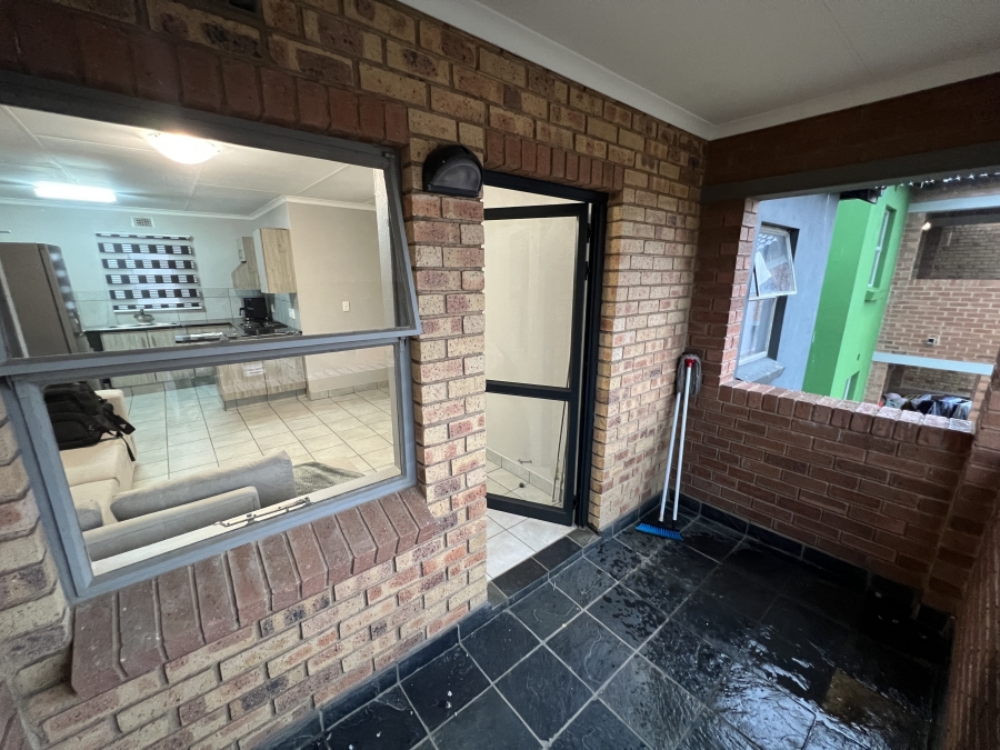 2 Bedroom Property for Sale in Heuweloord Gauteng