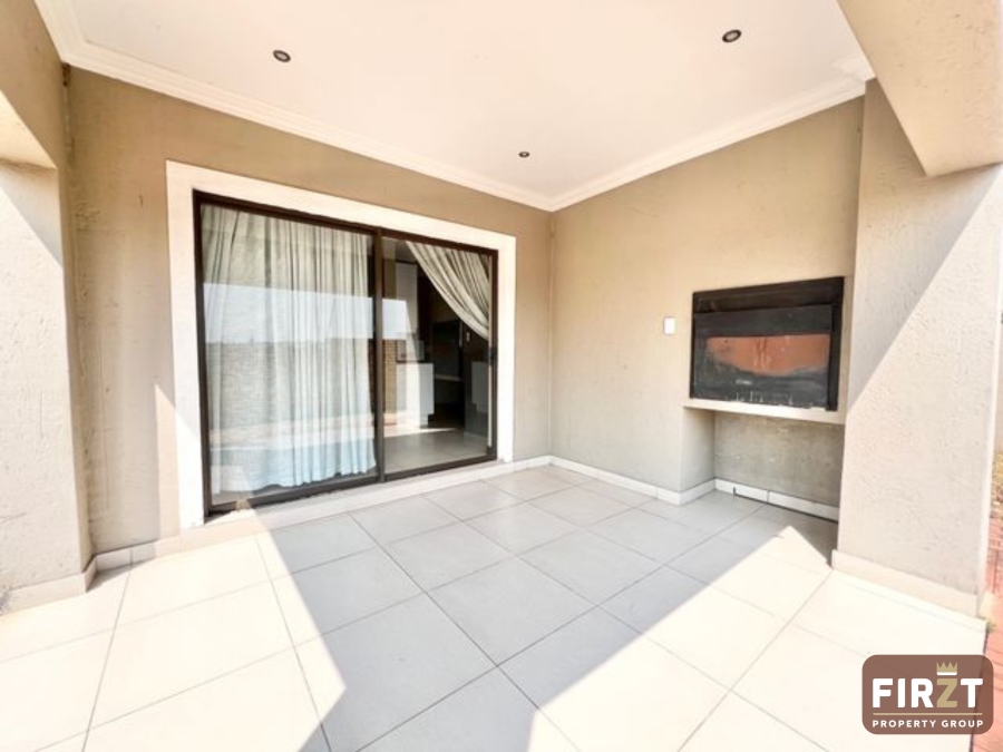 3 Bedroom Property for Sale in Thatchfield Estate Gauteng