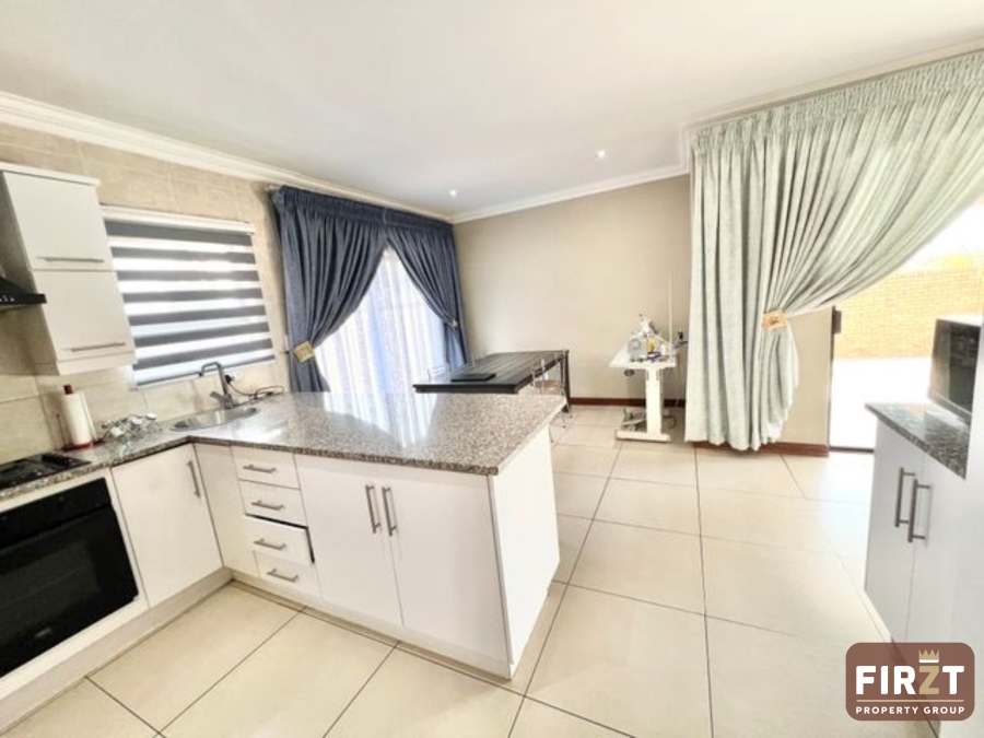 3 Bedroom Property for Sale in Thatchfield Estate Gauteng