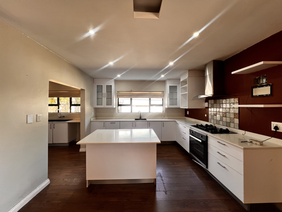 To Let 4 Bedroom Property for Rent in Vorna Valley Gauteng