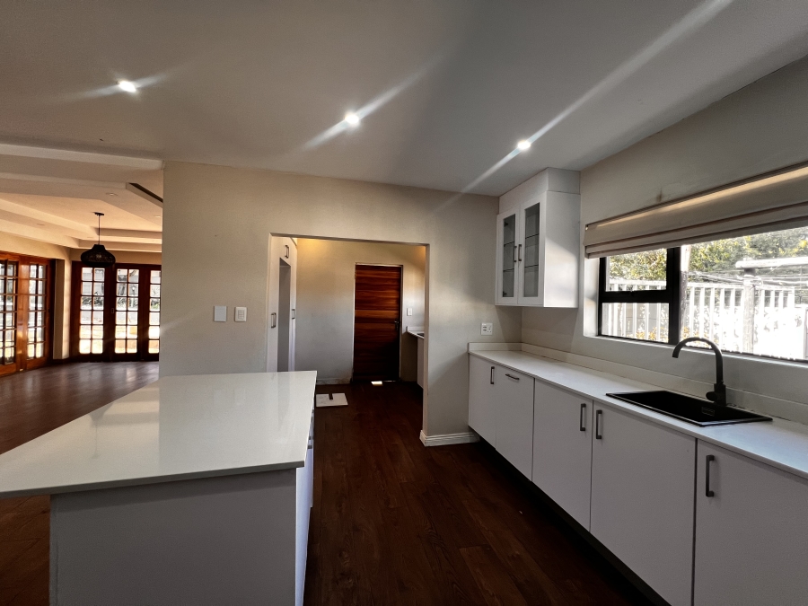 To Let 4 Bedroom Property for Rent in Vorna Valley Gauteng