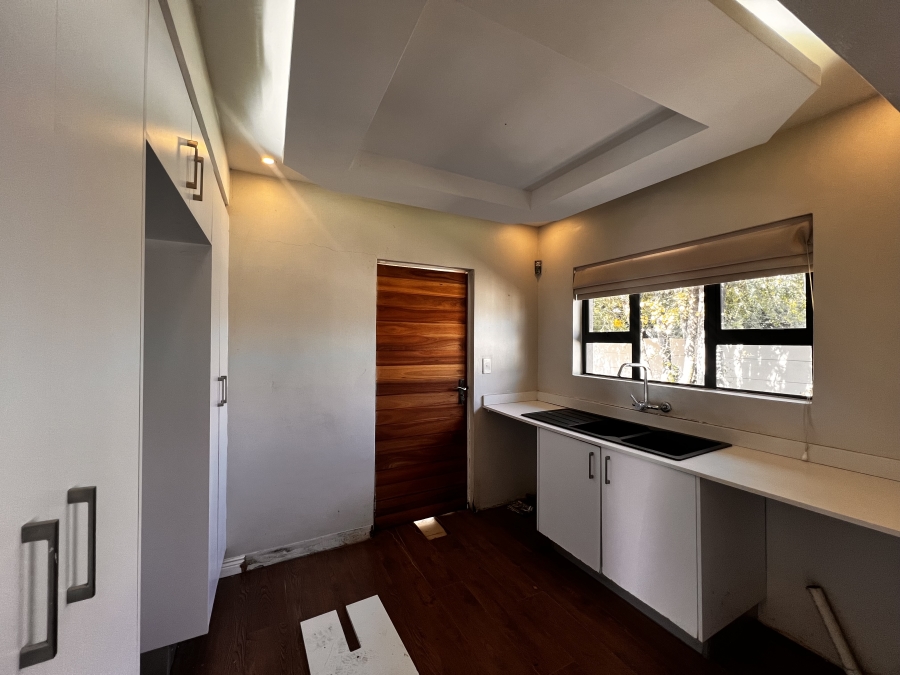 To Let 4 Bedroom Property for Rent in Vorna Valley Gauteng
