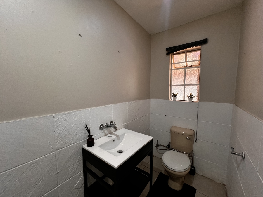 To Let 4 Bedroom Property for Rent in Vorna Valley Gauteng