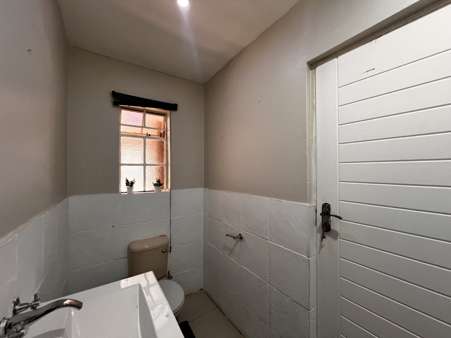 To Let 4 Bedroom Property for Rent in Vorna Valley Gauteng