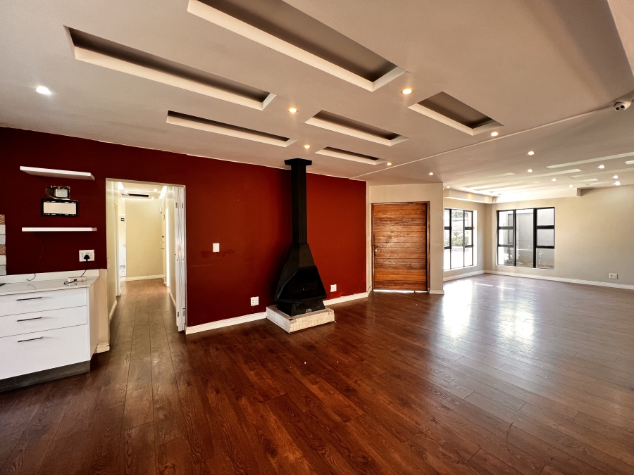 To Let 4 Bedroom Property for Rent in Vorna Valley Gauteng