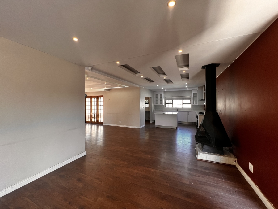 To Let 4 Bedroom Property for Rent in Vorna Valley Gauteng
