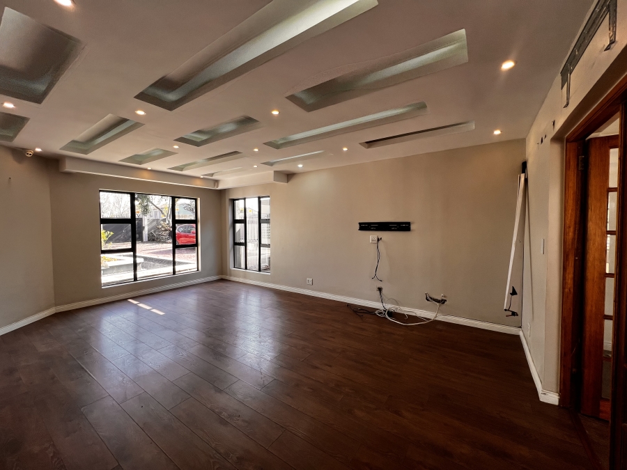 To Let 4 Bedroom Property for Rent in Vorna Valley Gauteng