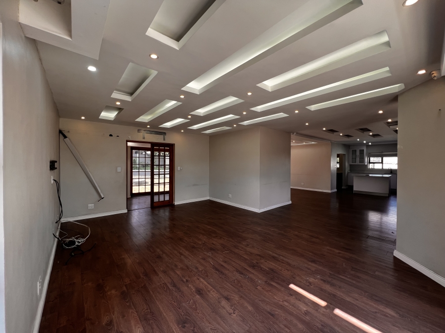 To Let 4 Bedroom Property for Rent in Vorna Valley Gauteng