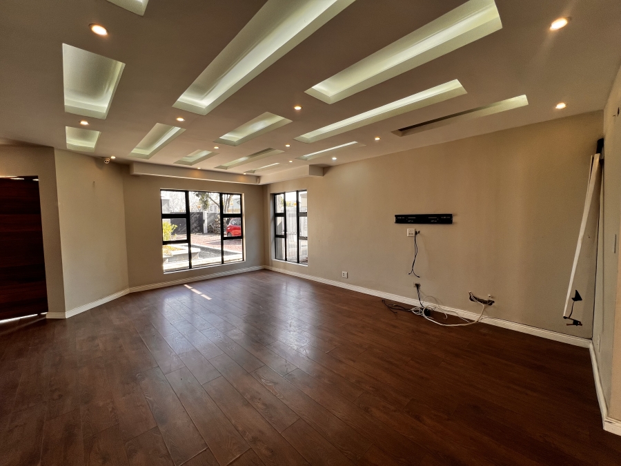 To Let 4 Bedroom Property for Rent in Vorna Valley Gauteng