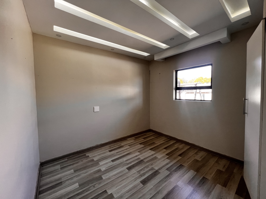 To Let 4 Bedroom Property for Rent in Vorna Valley Gauteng