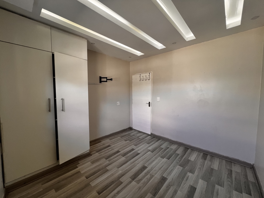 To Let 4 Bedroom Property for Rent in Vorna Valley Gauteng