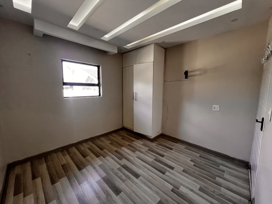 To Let 4 Bedroom Property for Rent in Vorna Valley Gauteng