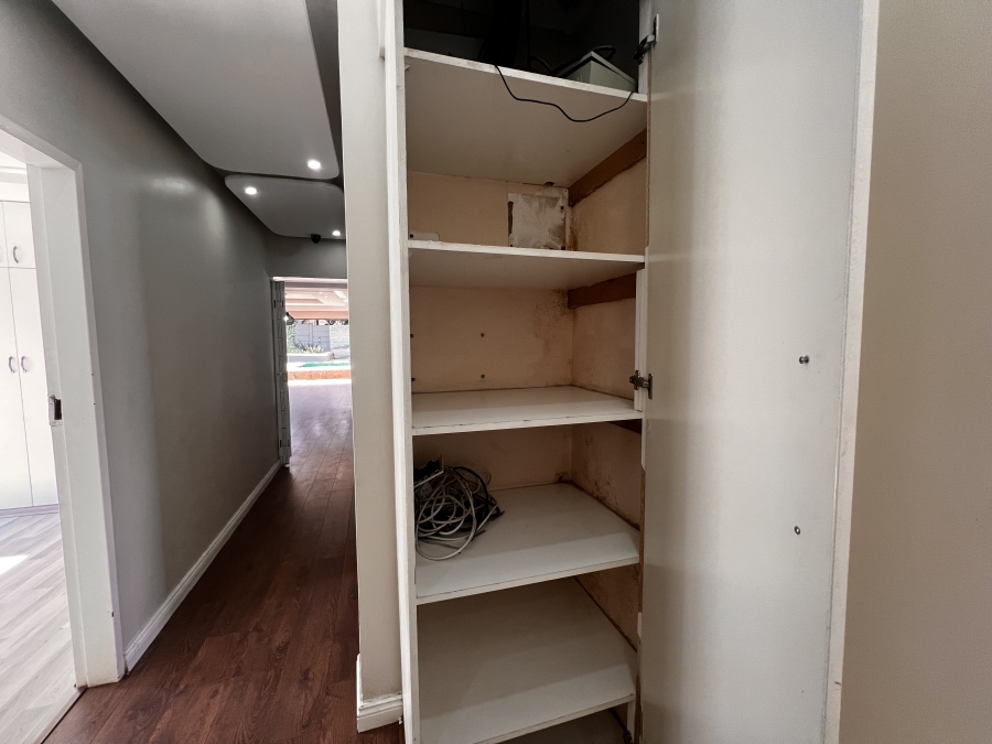 To Let 4 Bedroom Property for Rent in Vorna Valley Gauteng