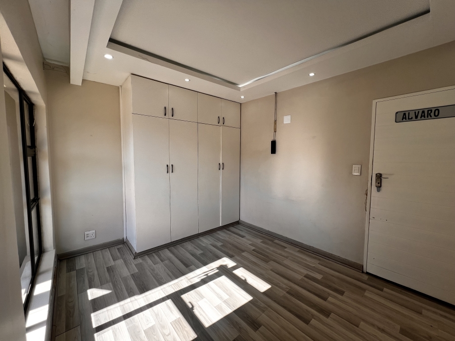 To Let 4 Bedroom Property for Rent in Vorna Valley Gauteng