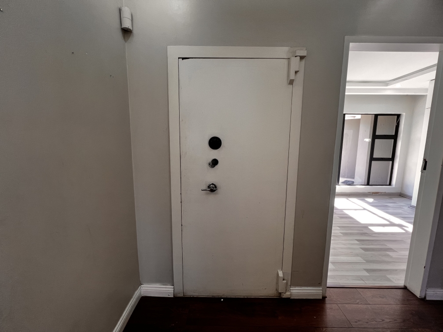To Let 4 Bedroom Property for Rent in Vorna Valley Gauteng