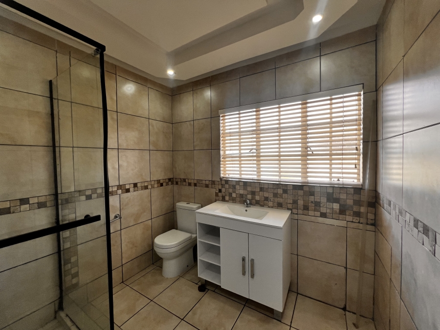 To Let 4 Bedroom Property for Rent in Vorna Valley Gauteng