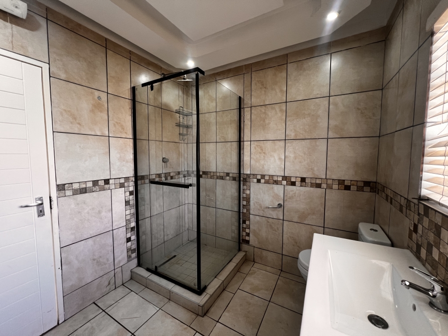 To Let 4 Bedroom Property for Rent in Vorna Valley Gauteng