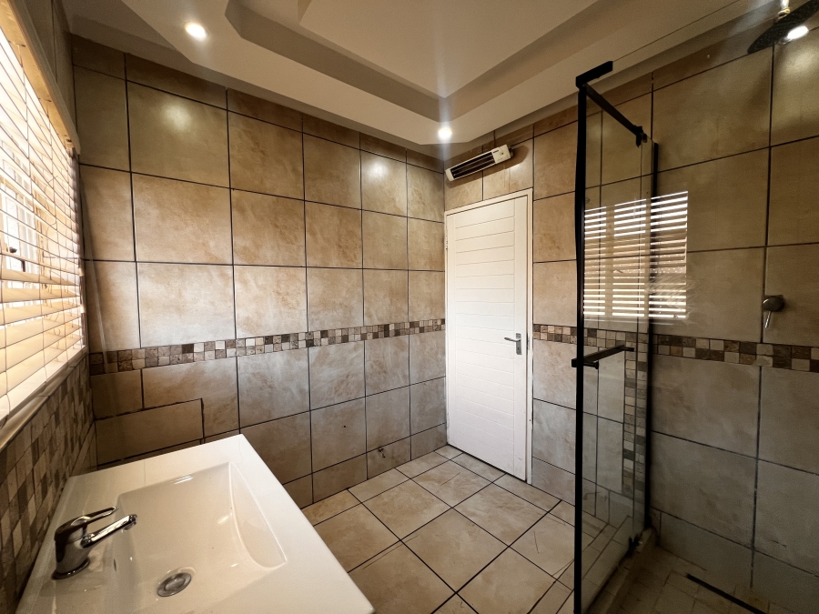 To Let 4 Bedroom Property for Rent in Vorna Valley Gauteng