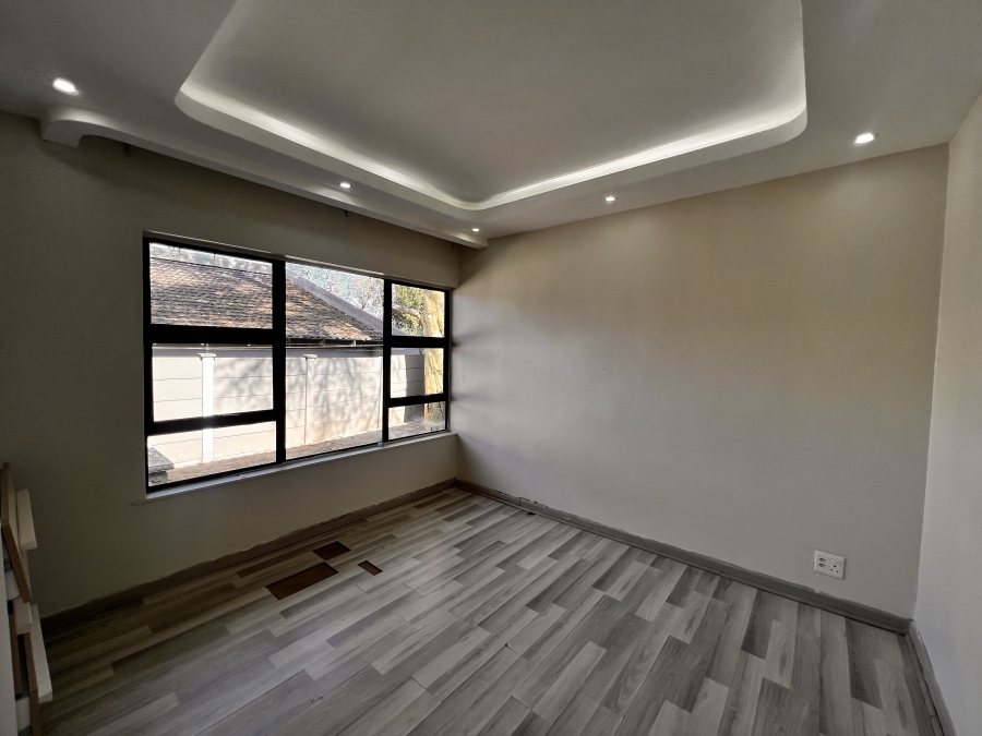 To Let 4 Bedroom Property for Rent in Vorna Valley Gauteng