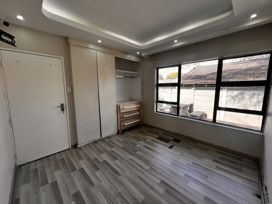 To Let 4 Bedroom Property for Rent in Vorna Valley Gauteng