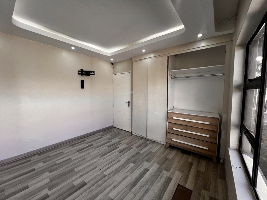 To Let 4 Bedroom Property for Rent in Vorna Valley Gauteng