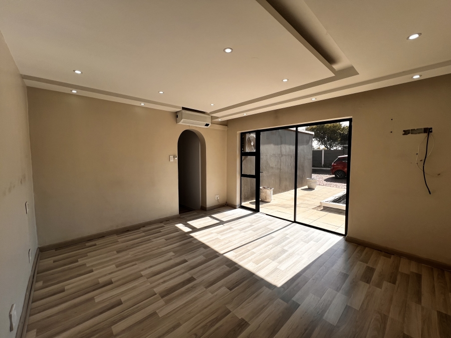 To Let 4 Bedroom Property for Rent in Vorna Valley Gauteng