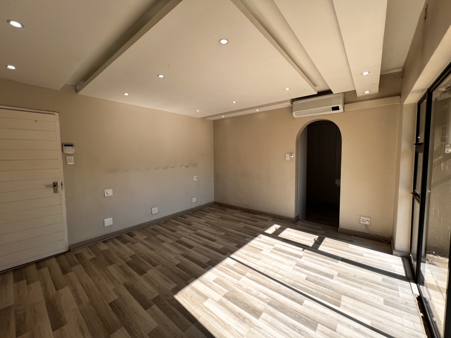 To Let 4 Bedroom Property for Rent in Vorna Valley Gauteng