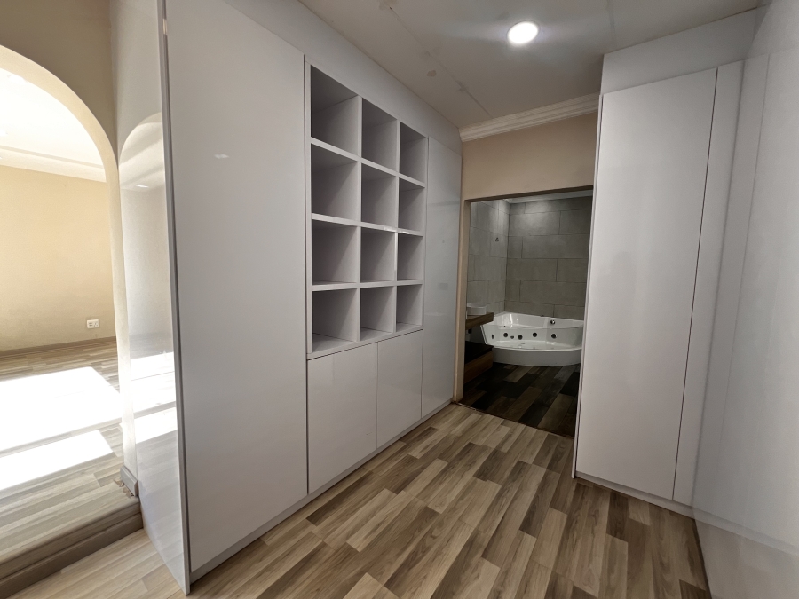 To Let 4 Bedroom Property for Rent in Vorna Valley Gauteng