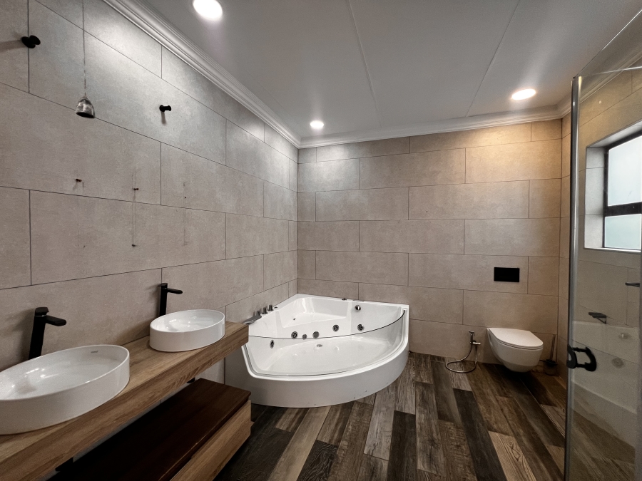 To Let 4 Bedroom Property for Rent in Vorna Valley Gauteng