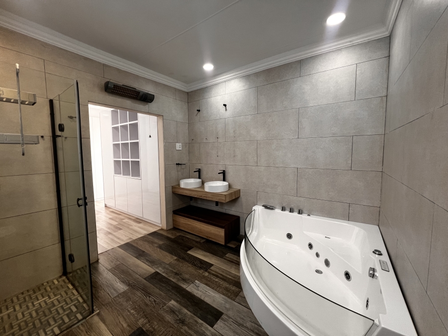 To Let 4 Bedroom Property for Rent in Vorna Valley Gauteng
