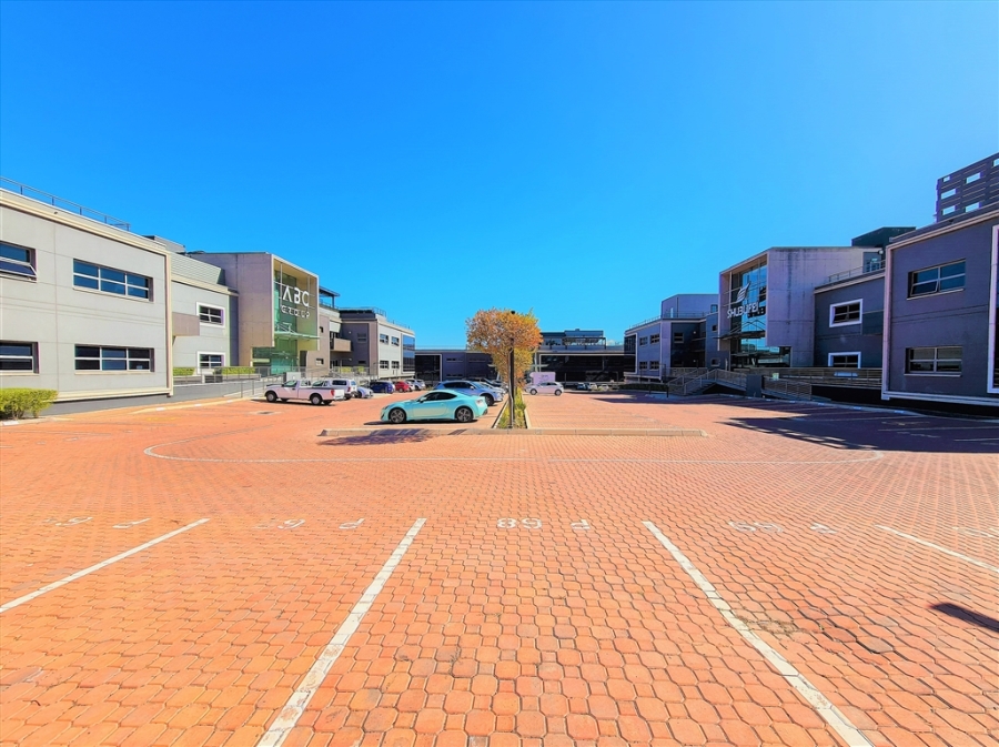 To Let Commercial Property for Rent in Fourways Gauteng