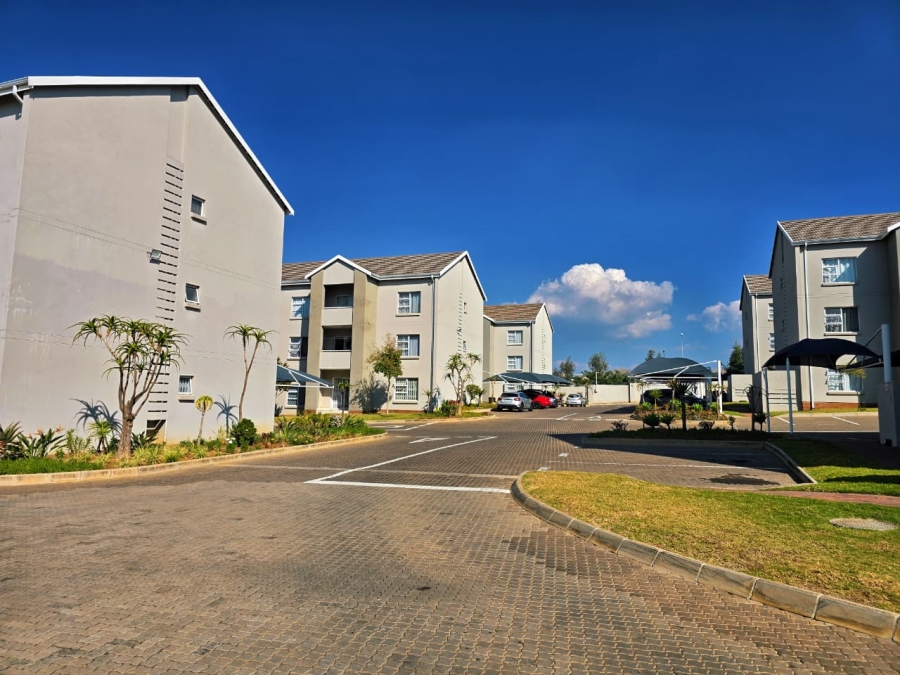 2 Bedroom Property for Sale in Blue Hills Gauteng