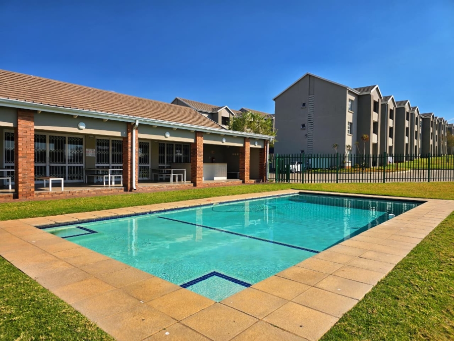 2 Bedroom Property for Sale in Blue Hills Gauteng