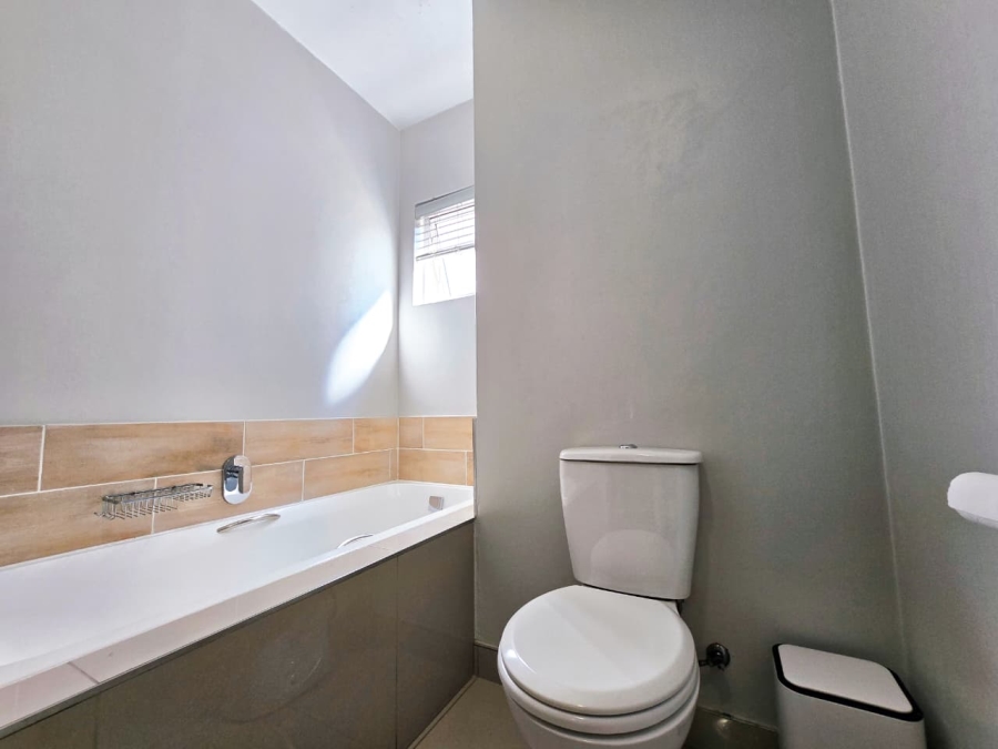 2 Bedroom Property for Sale in Blue Hills Gauteng