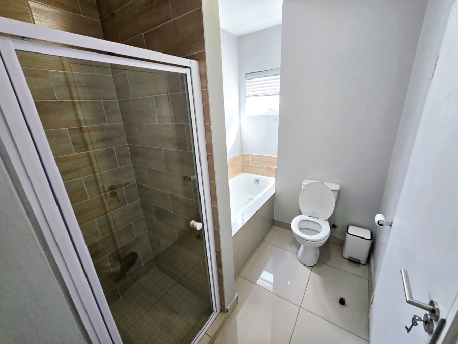 2 Bedroom Property for Sale in Blue Hills Gauteng