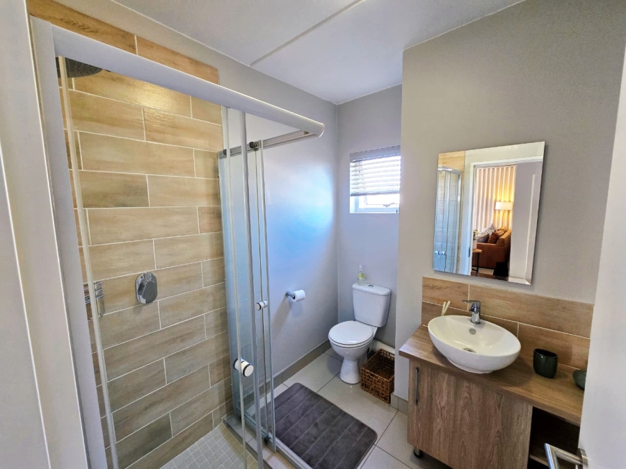 2 Bedroom Property for Sale in Blue Hills Gauteng