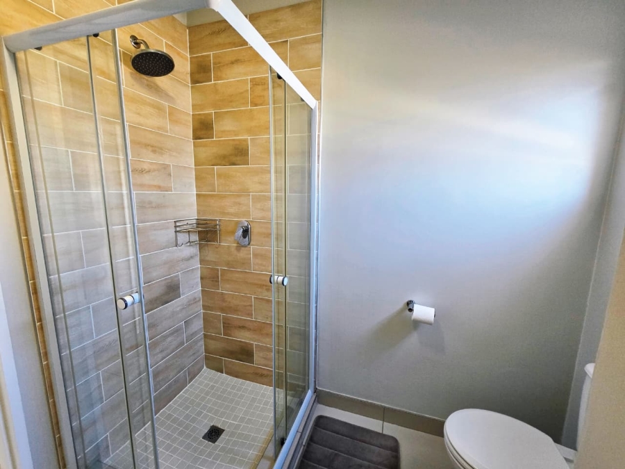 2 Bedroom Property for Sale in Blue Hills Gauteng