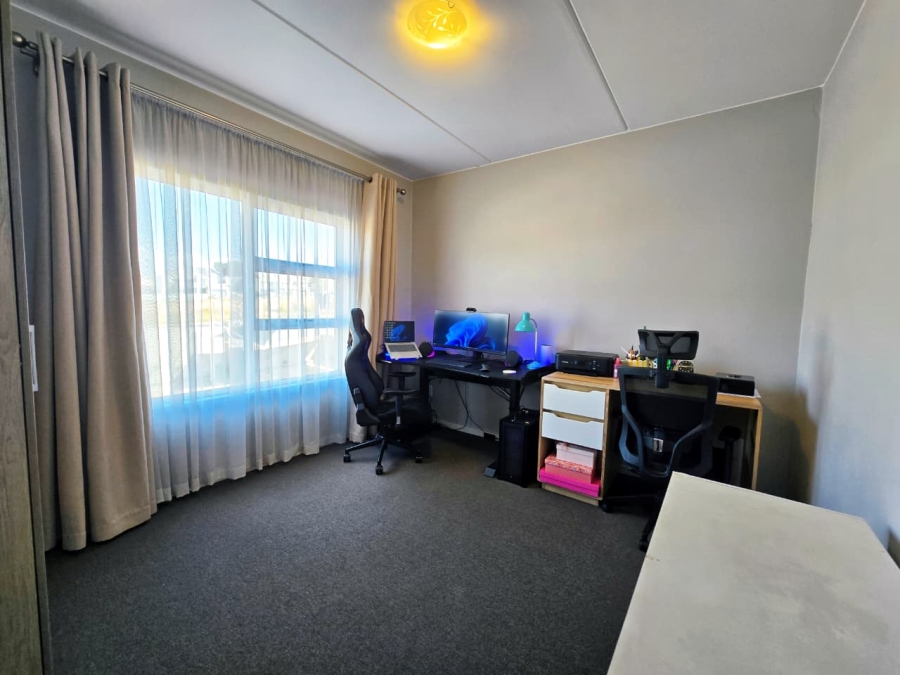 2 Bedroom Property for Sale in Blue Hills Gauteng