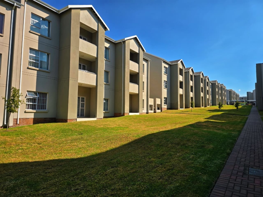 2 Bedroom Property for Sale in Blue Hills Gauteng