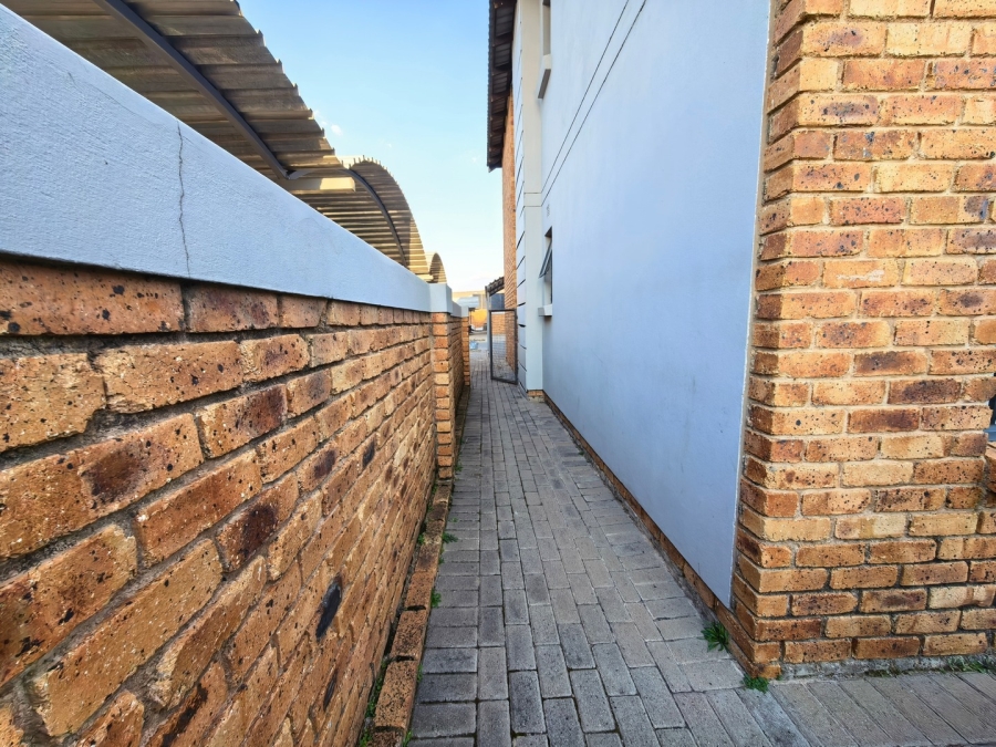 2 Bedroom Property for Sale in Rynfield Gauteng